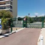 Nouveau ! Studio Avec Terrasse Dans Residence En Face De La Mer - Cannes Midi