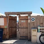 Nouveau ! Studio Avec Terrasse Dans Residence En Face De La Mer - Cannes Midi