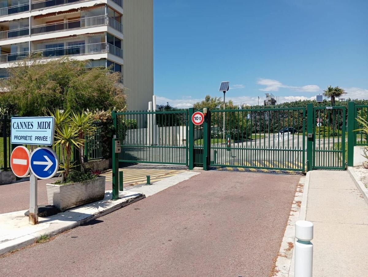 Nouveau ! Avec Terrasse Dans En Face De La - Midi